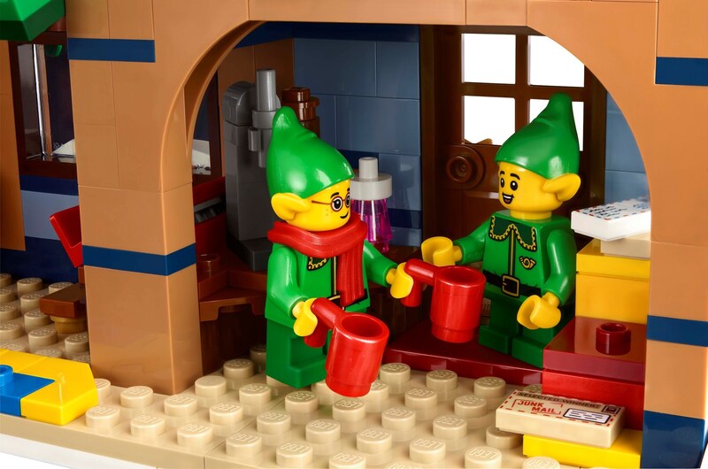LEGO Icons 10339 Santas Post Office