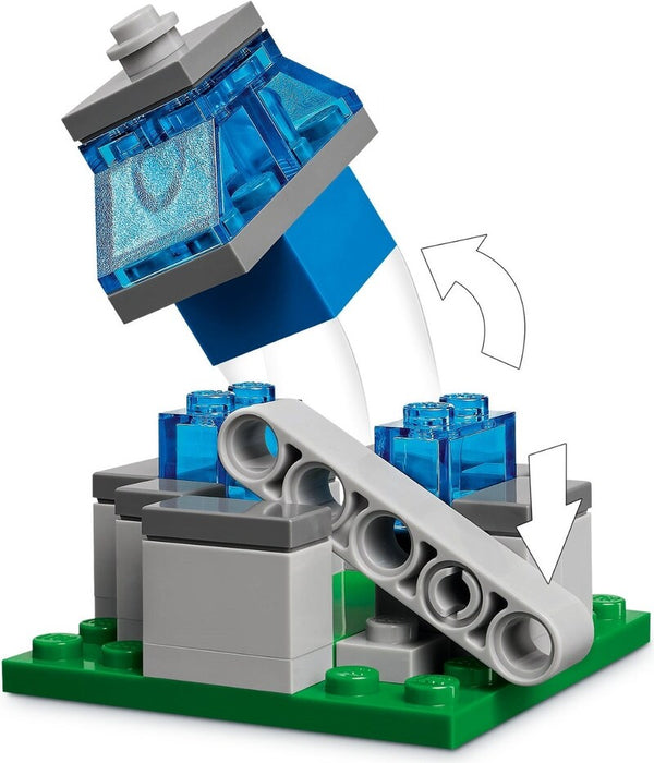 LEGO Minecraft 21273 The Ghast Balloon Village Attack