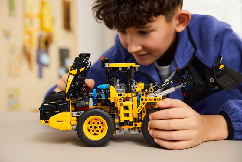 LEGO Technic 42209 Volvo L120 Electric Wheel Loader