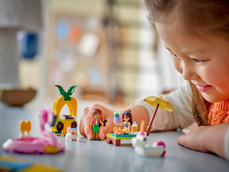 LEGO Friends 42658 Unicorn & Flamingo Pool Party