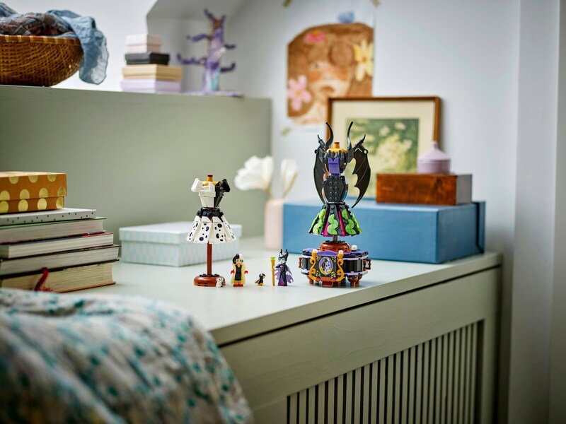 LEGO Disney Princess 43262 Maleficents and Cruella De Vils Dresses