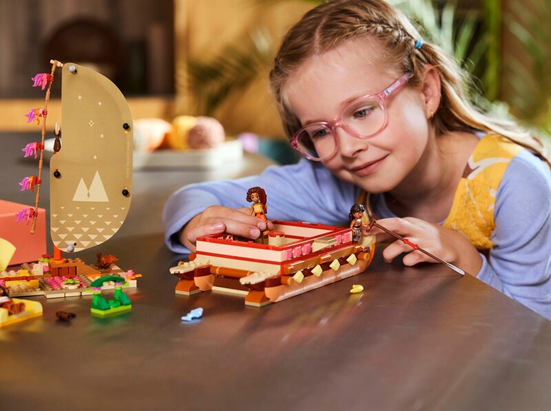 LEGO Disney 43270  Moanas Adventure Canoe