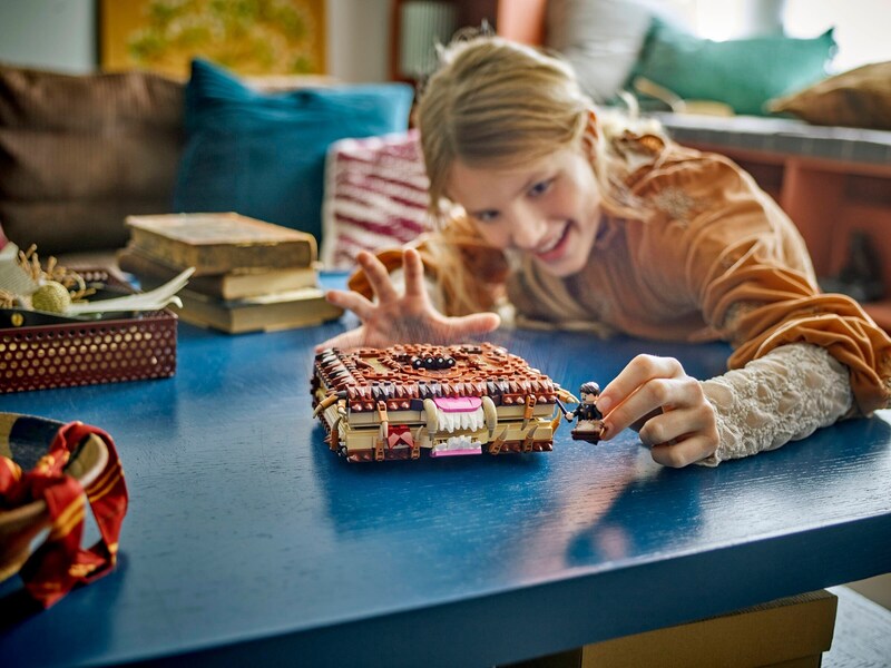 LEGO Harry Potter 76449 Chomping Monster Book of Monsters