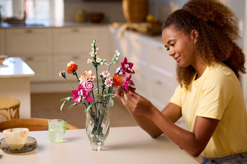 LEGO Icons 10342 Pretty Pink Flower Bouquet