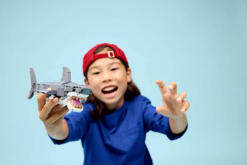 LEGO Creator 31381 Fierce Shark with a Treasure Chest
