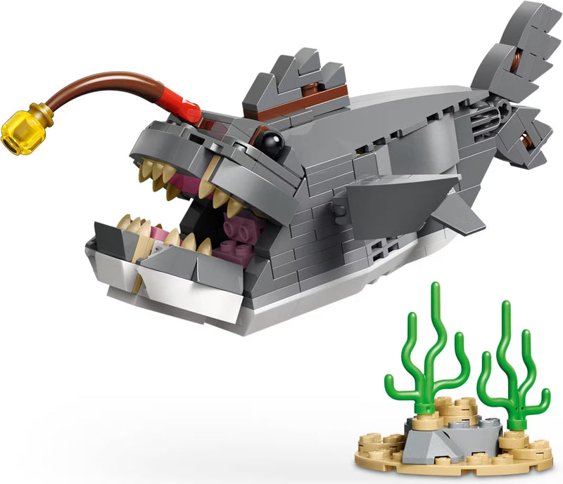 LEGO Creator 31381 Fierce Shark with a Treasure Chest