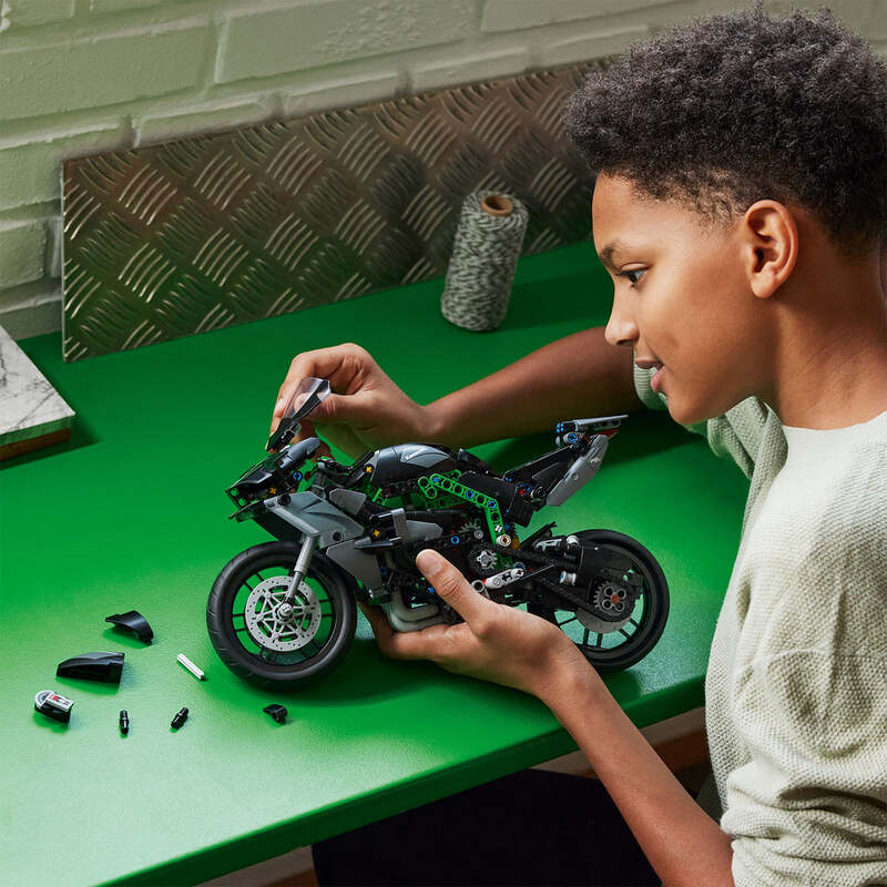 LEGO Technic 42170 Kawasaki Ninja H2R Motorcycle