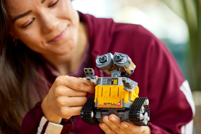 LEGO Disney 43279 WALL-E and EVE