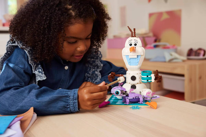 LEGO Disney Princess 43287 Olaf and Bruni’s Picnic Fun