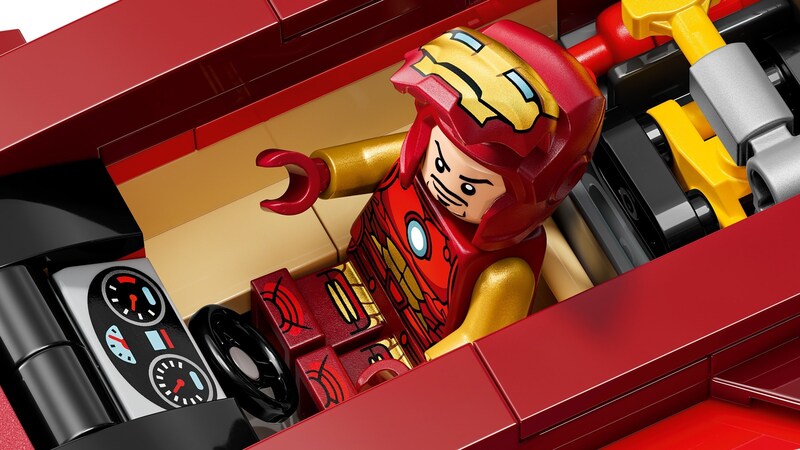 LEGO Super Heroes 76310 Iron Man Car & Black Panther vs. Red Hulk
