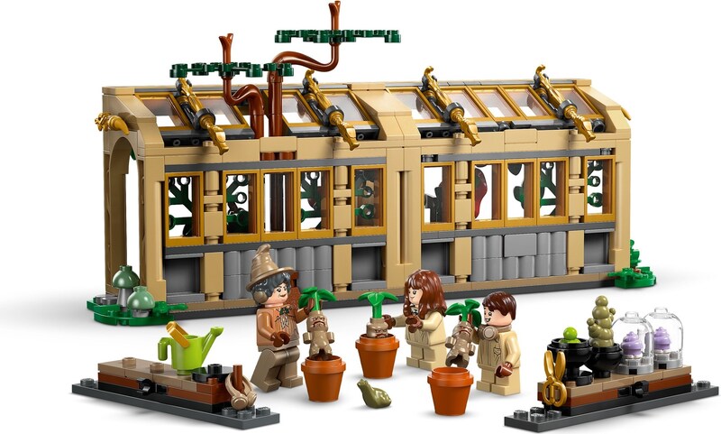 LEGO Harry Potter 76445 Hogwarts Castle: Herbology Class