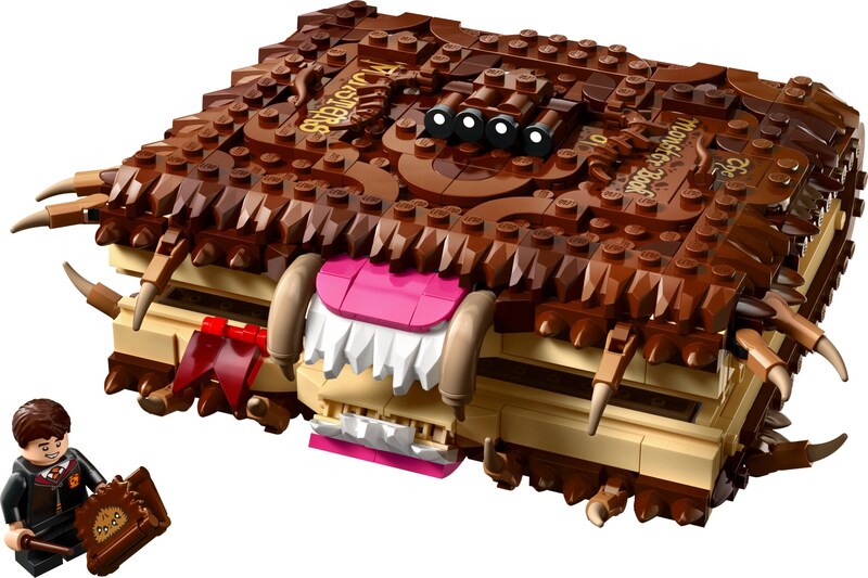 LEGO Harry Potter 76449 Chomping Monster Book of Monsters