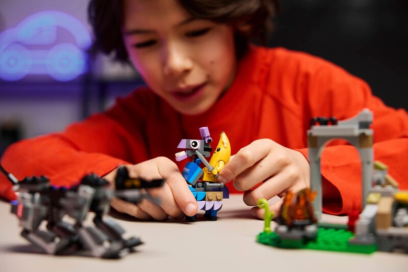 LEGO Fortnite 77075 Peely & Sparkplug's Camp